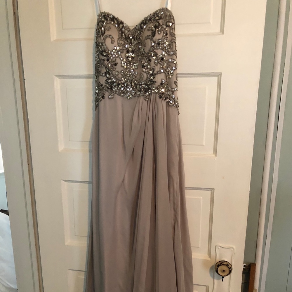 Beautiful Mother of the bride gown - Picture 2 of 7